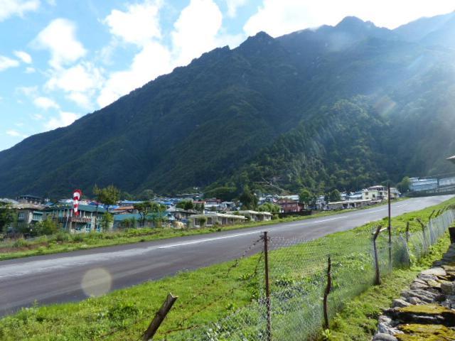 Lukla Airport Resort Lukla Exterior foto